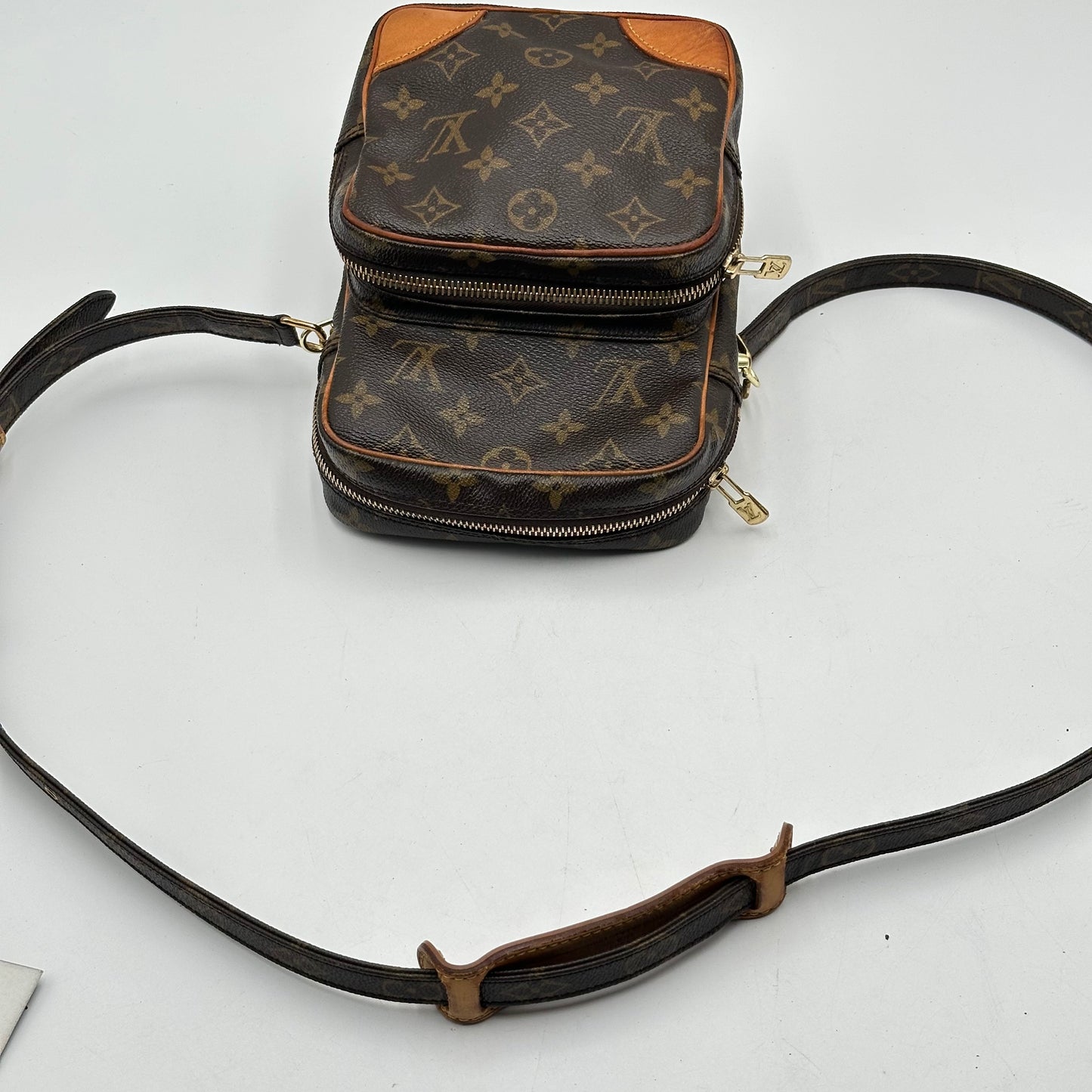 Authentic 2005 Louis Vuitton Monogram Amazone MM Crossbody