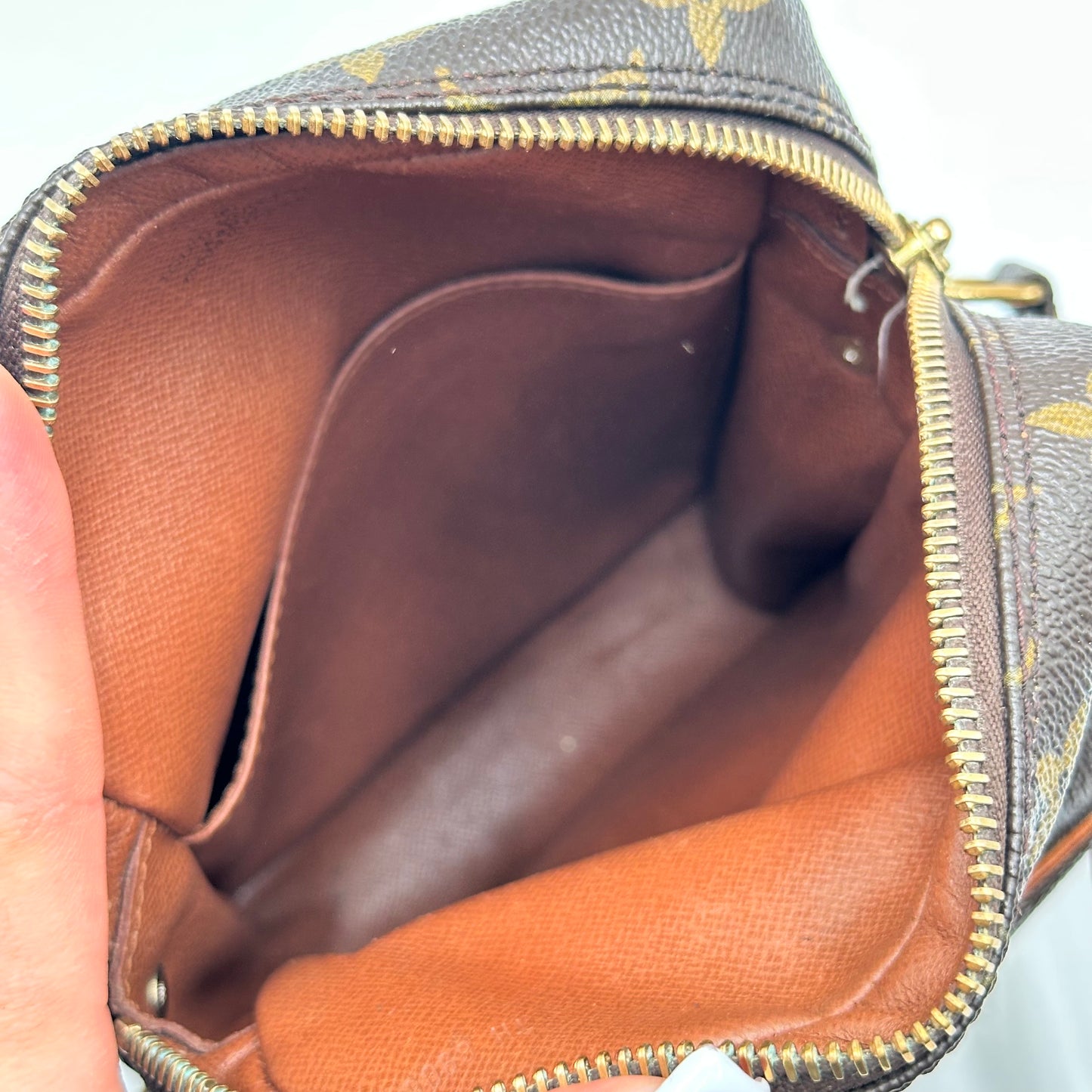 Authentic 2005 Louis Vuitton Monogram Amazone MM Crossbody