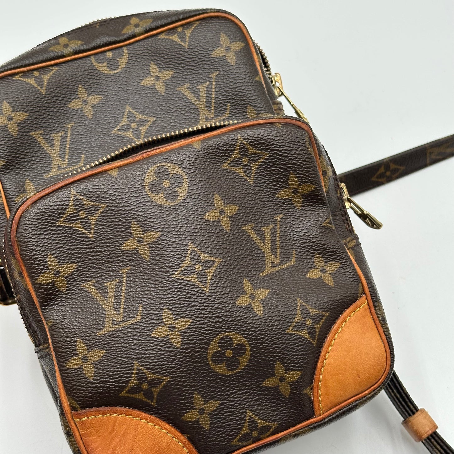 Authentic 2005 Louis Vuitton Monogram Amazone MM Crossbody