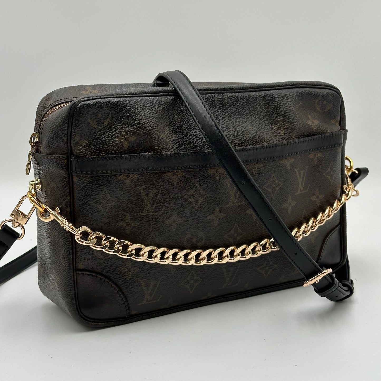 Authentic 2003 Louis Vuitton Monogram Trocadero 30 Crossbody