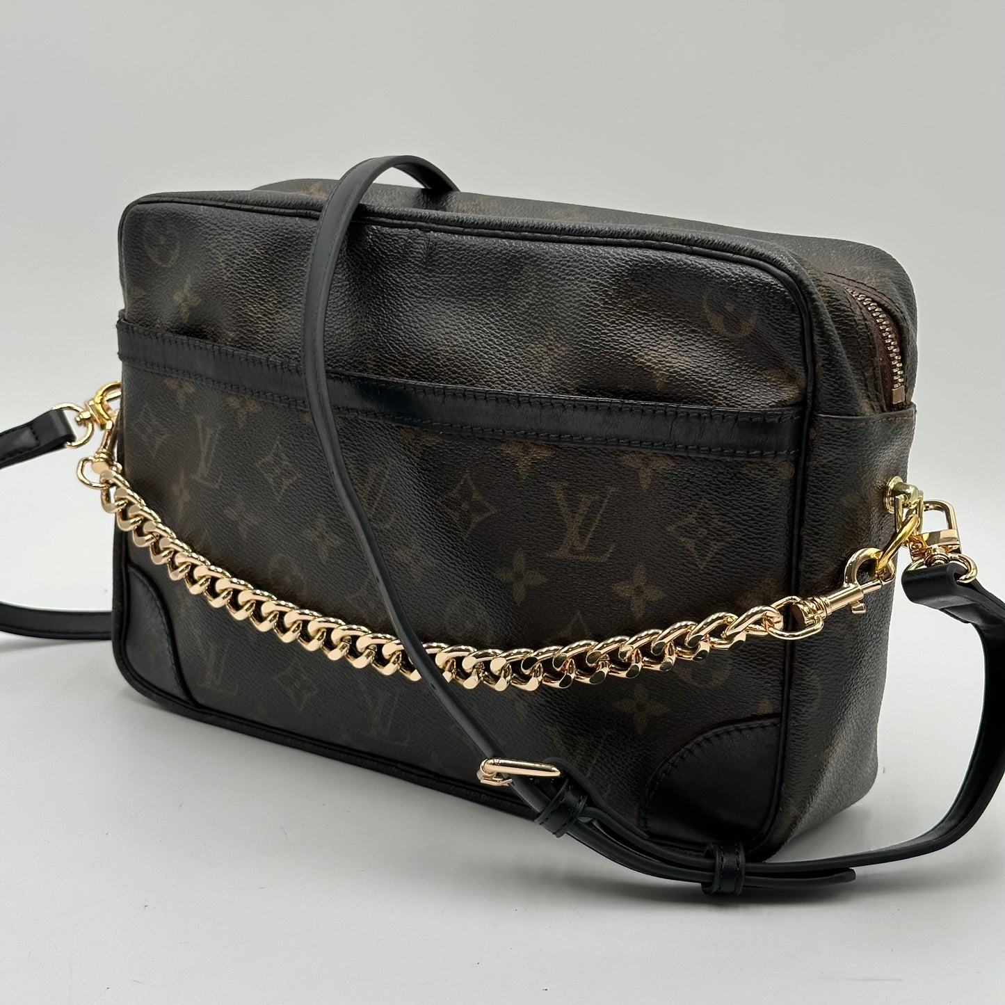 Authentic 2003 Louis Vuitton Monogram Trocadero 30 Crossbody