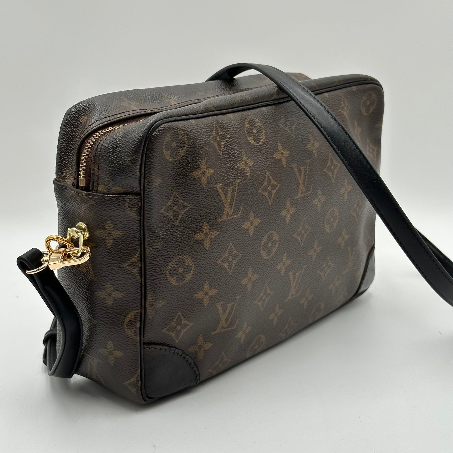 Authentic 2003 Louis Vuitton Monogram Trocadero 30 Crossbody