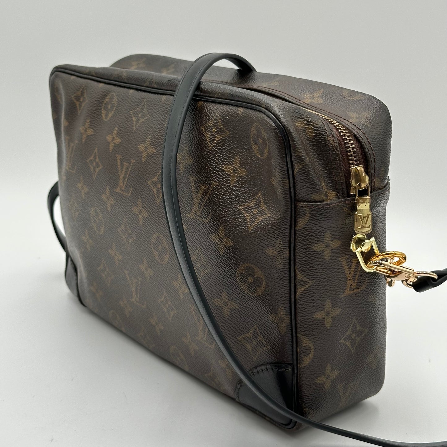 Authentic 2003 Louis Vuitton Monogram Trocadero 30 Crossbody