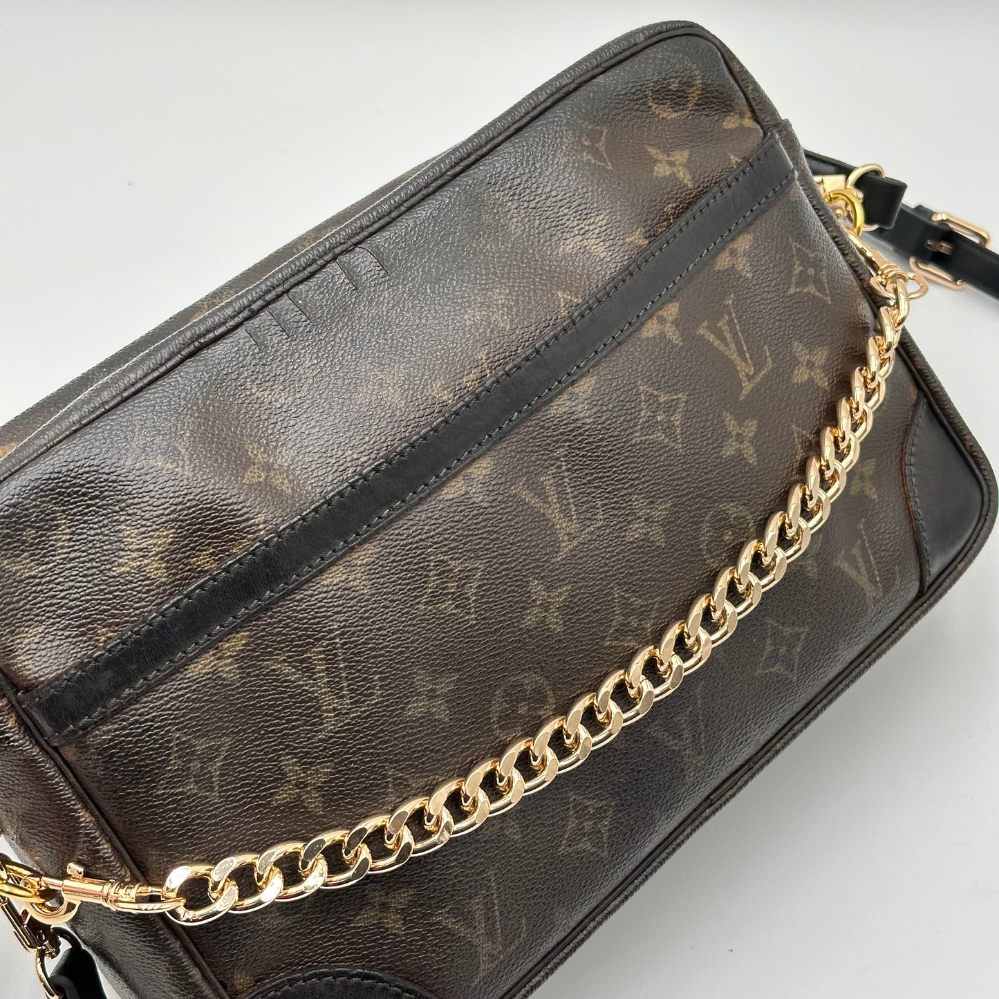 Authentic 2003 Louis Vuitton Monogram Trocadero 30 Crossbody