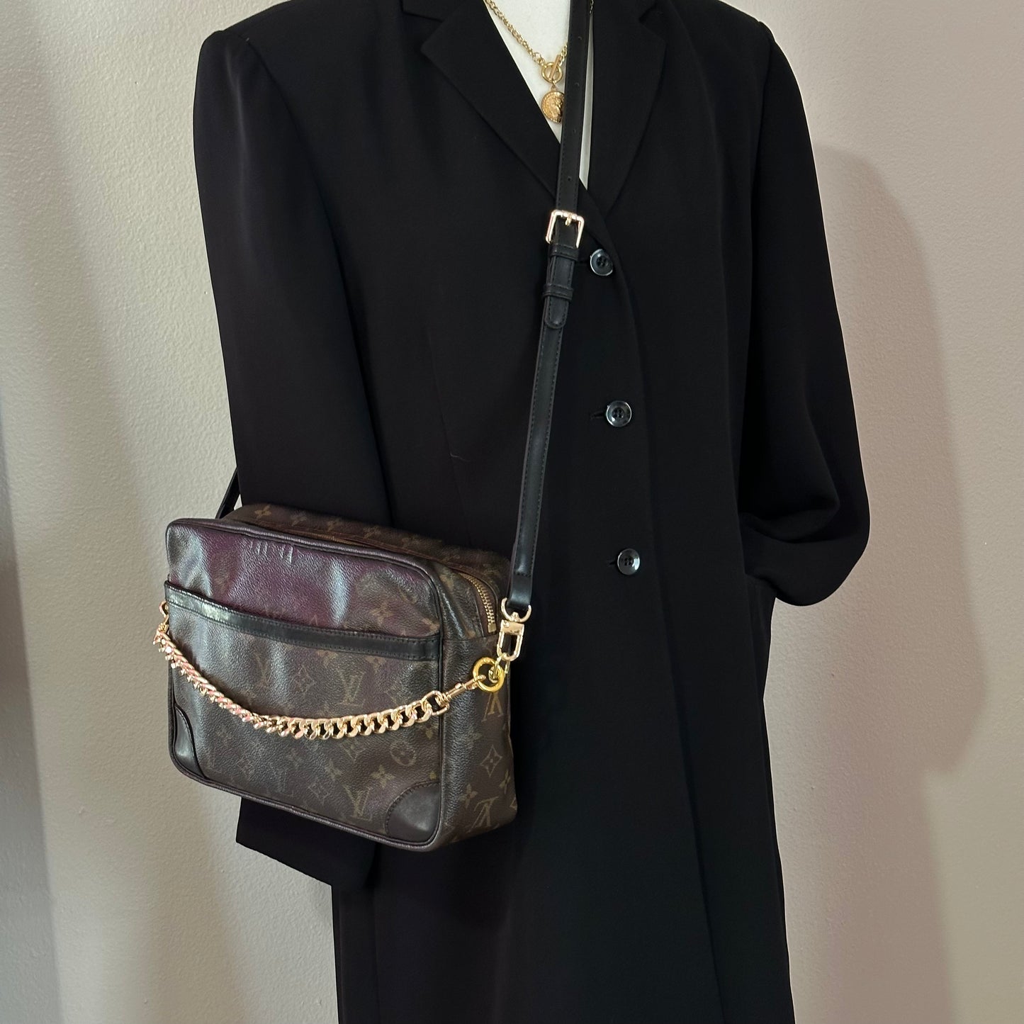 Authentic 2003 Louis Vuitton Monogram Trocadero 30 Crossbody