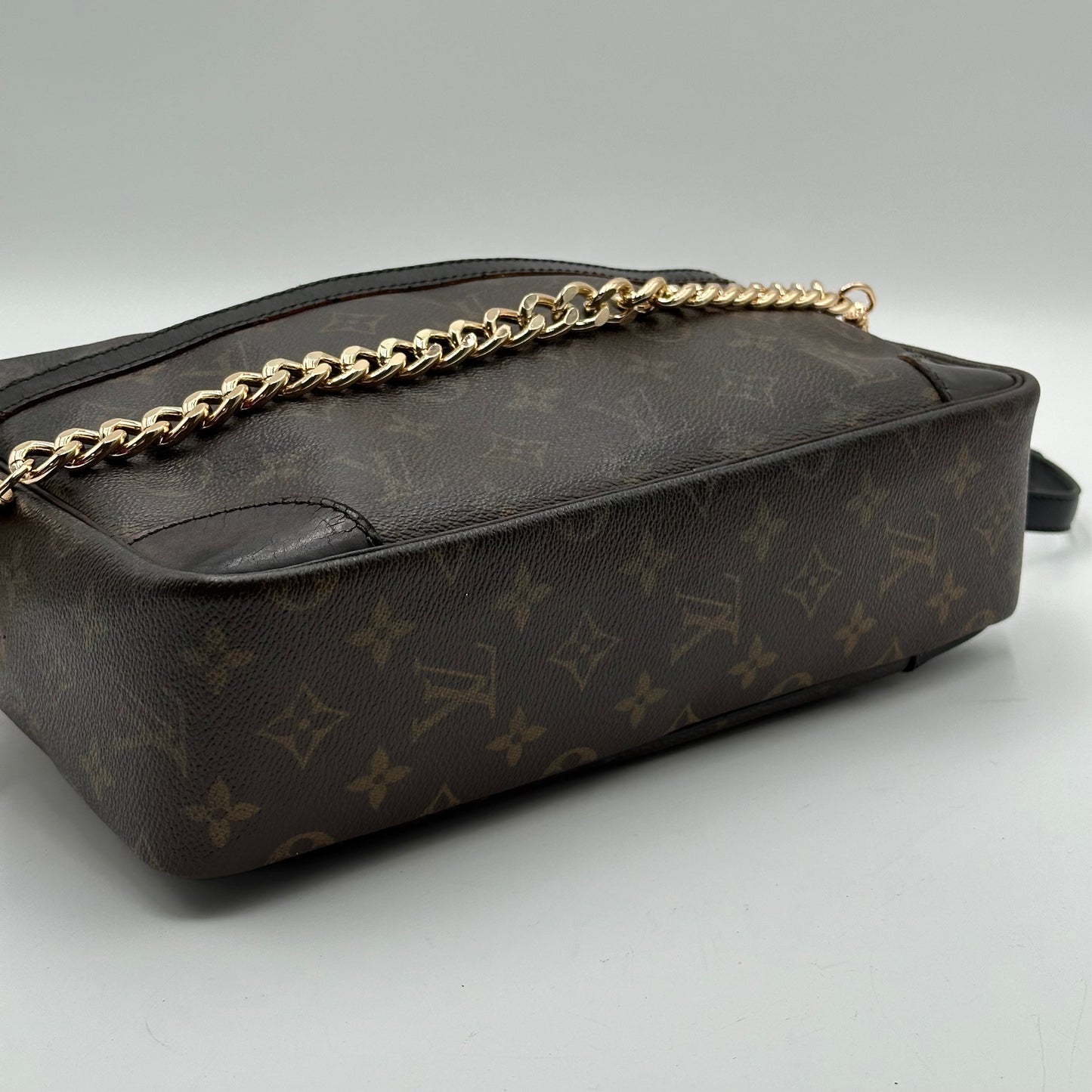 Authentic 2003 Louis Vuitton Monogram Trocadero 30 Crossbody