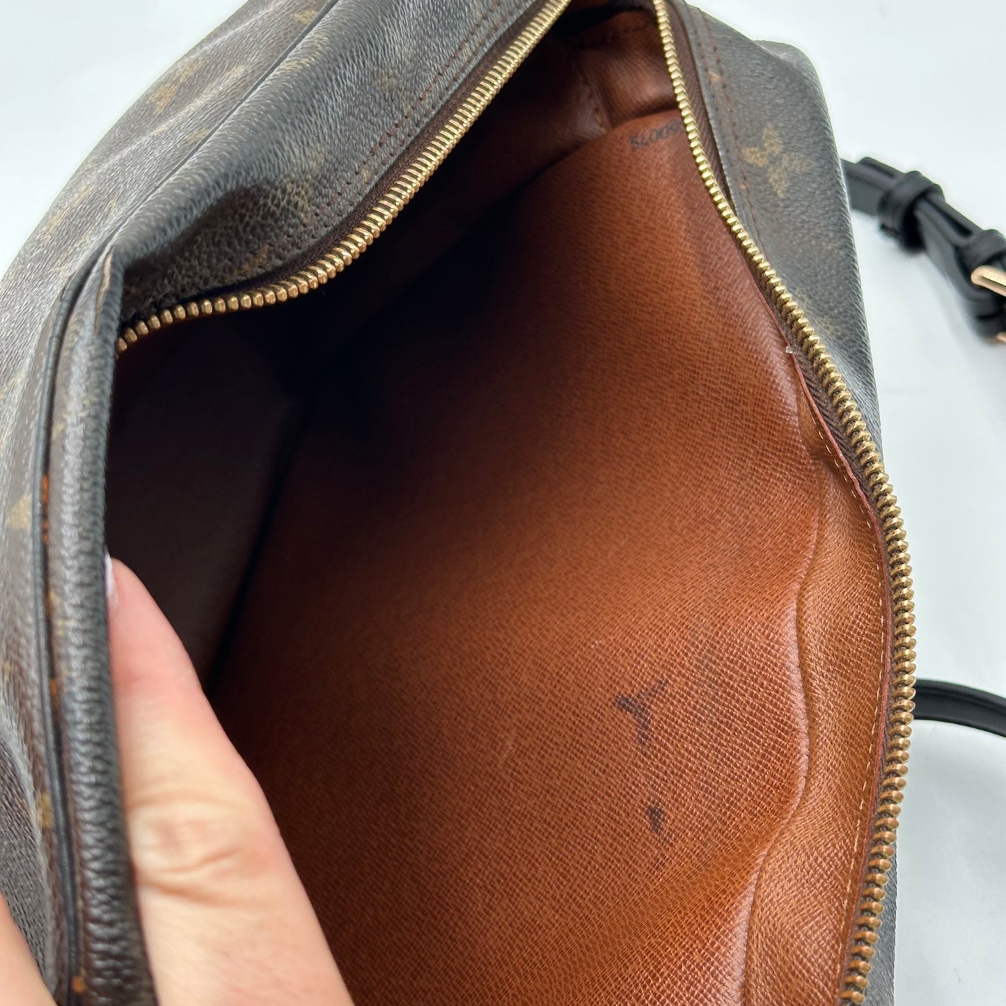 Authentic 2003 Louis Vuitton Monogram Trocadero 30 Crossbody