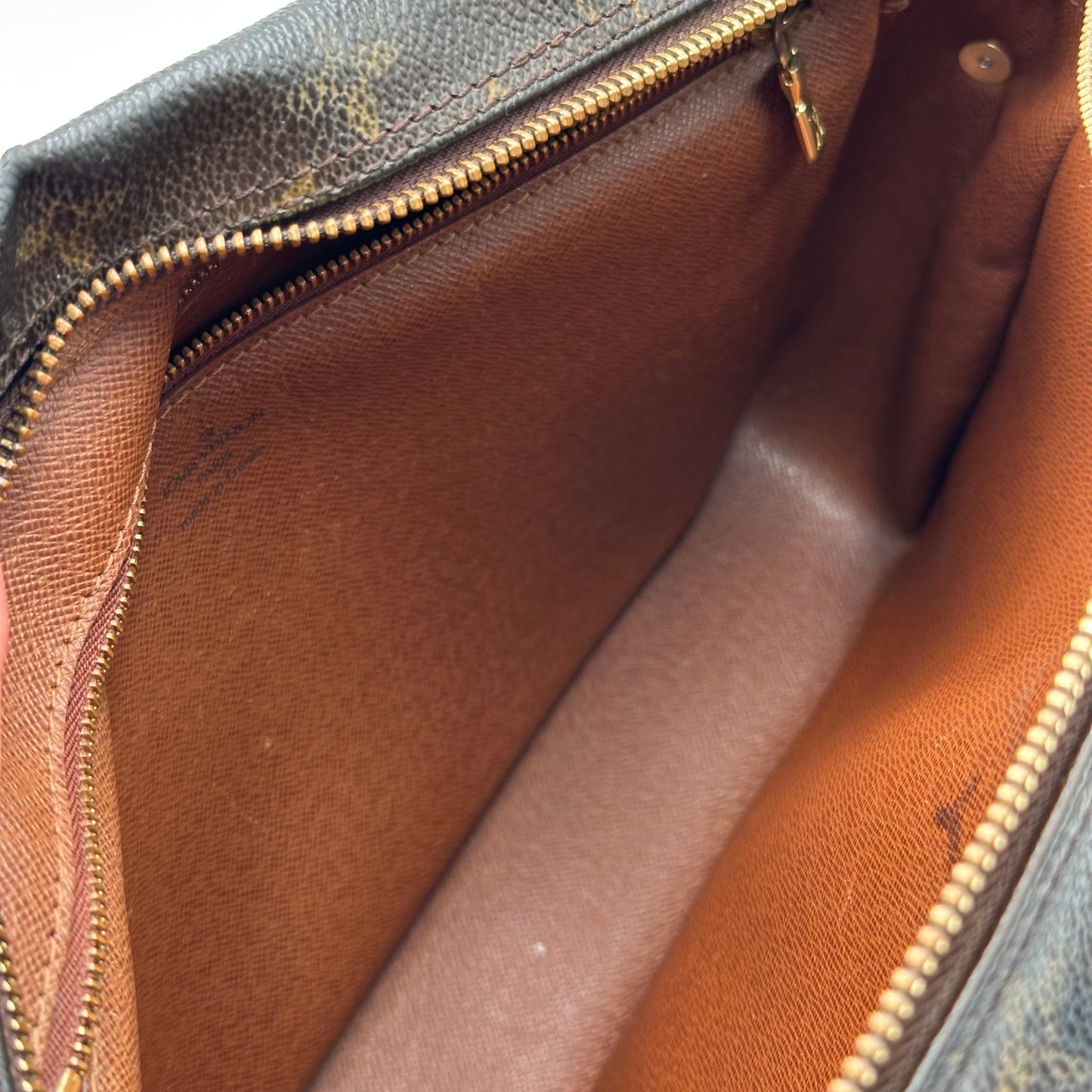 Authentic 2003 Louis Vuitton Monogram Trocadero 30 Crossbody