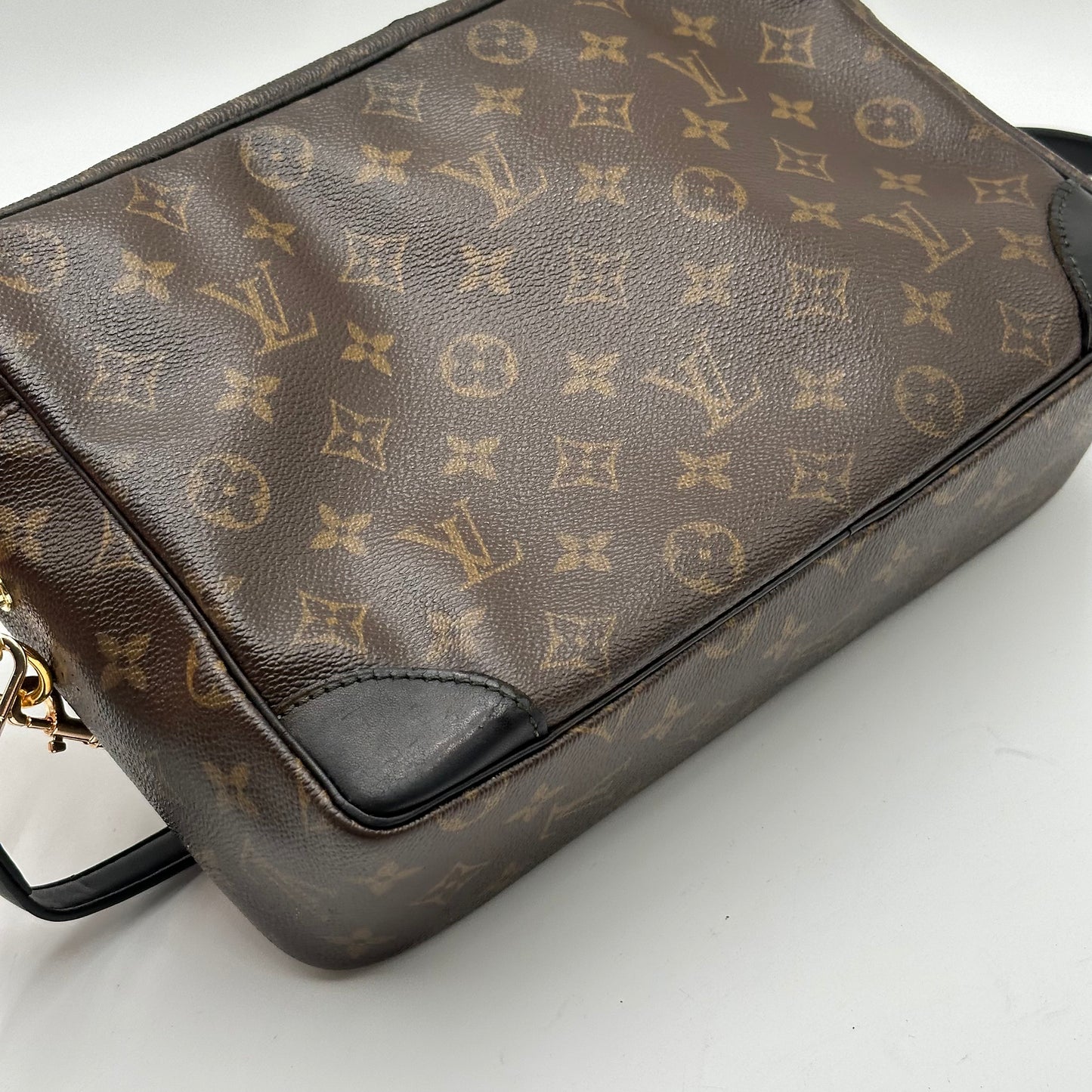 Authentic 2003 Louis Vuitton Monogram Trocadero 30 Crossbody