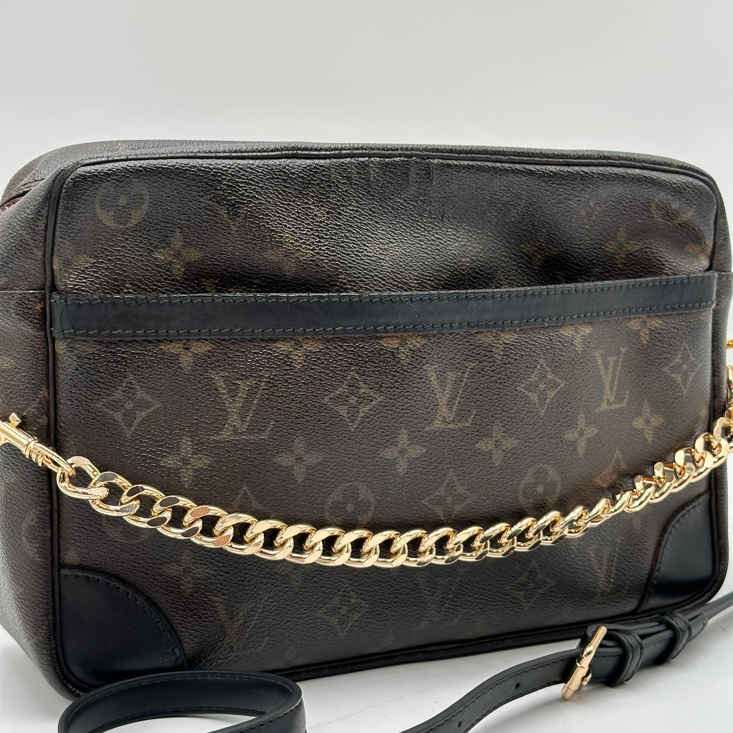 Authentic 2003 Louis Vuitton Monogram Trocadero 30 Crossbody