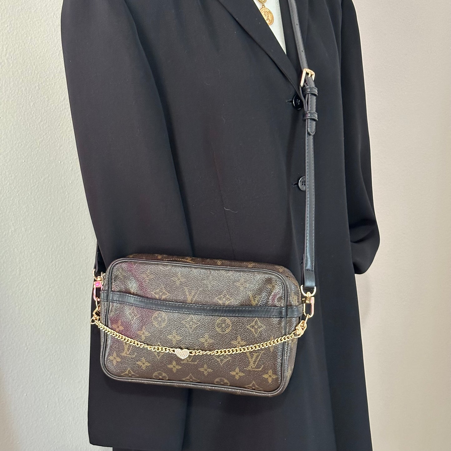 Authentic 1984 Louis Vuitton Monogram Trocadero 23 Crossbody