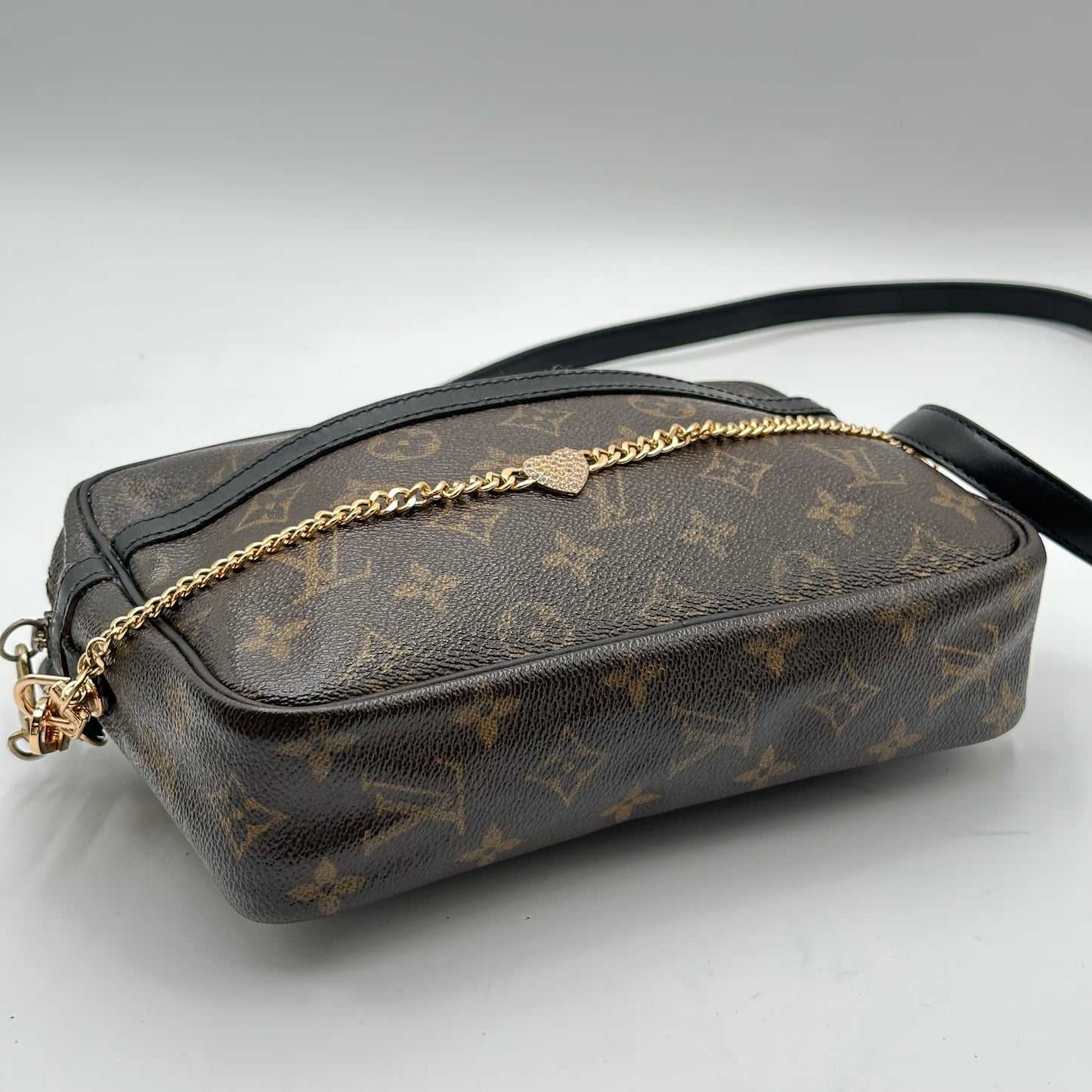 Authentic 1984 Louis Vuitton Monogram Trocadero 23 Crossbody