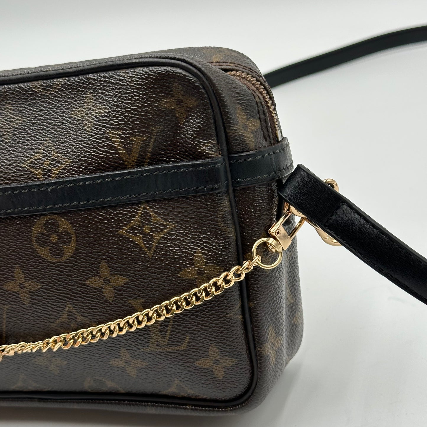 Authentic 1984 Louis Vuitton Monogram Trocadero 23 Crossbody