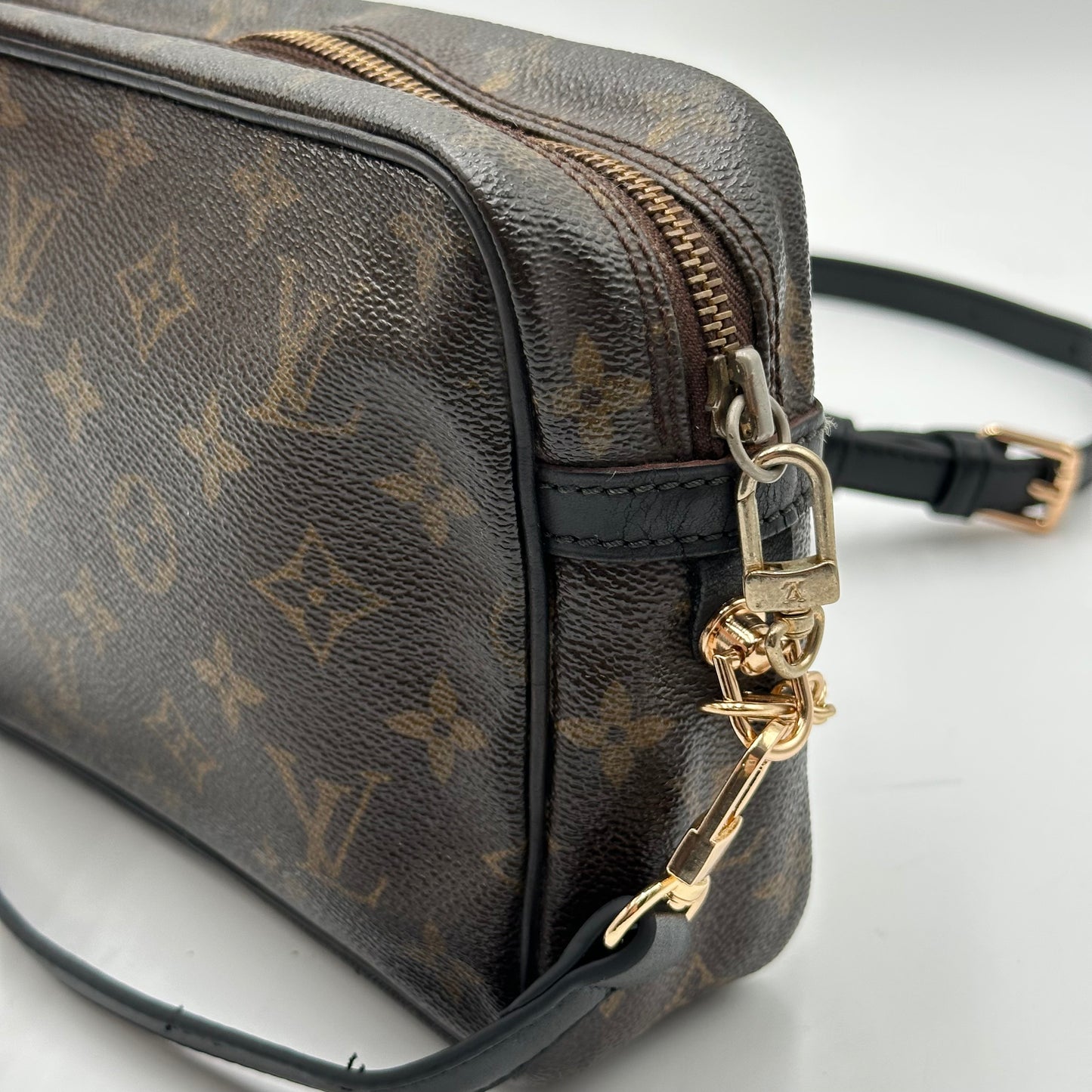 Authentic 1984 Louis Vuitton Monogram Trocadero 23 Crossbody
