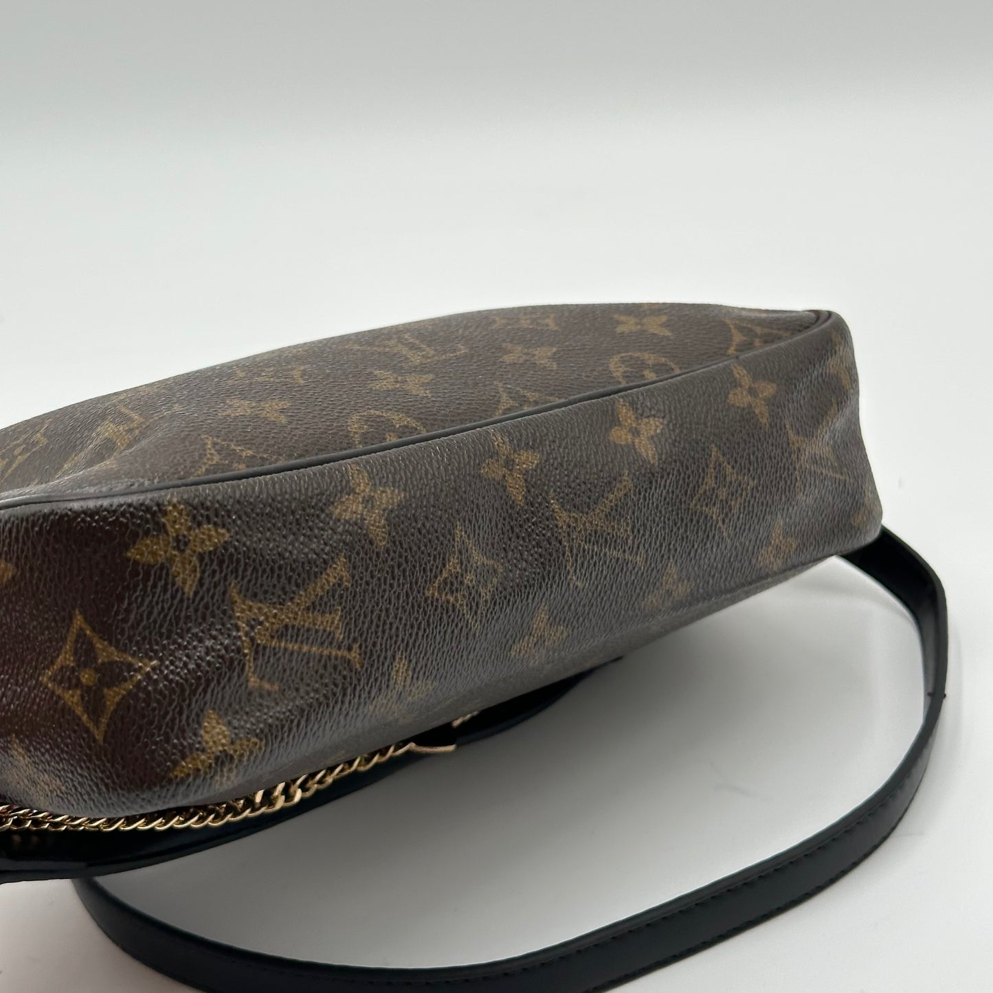 Authentic 1984 Louis Vuitton Monogram Trocadero 23 Crossbody