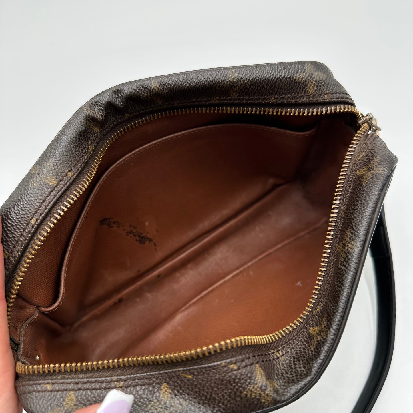 Authentic 1984 Louis Vuitton Monogram Trocadero 23 Crossbody