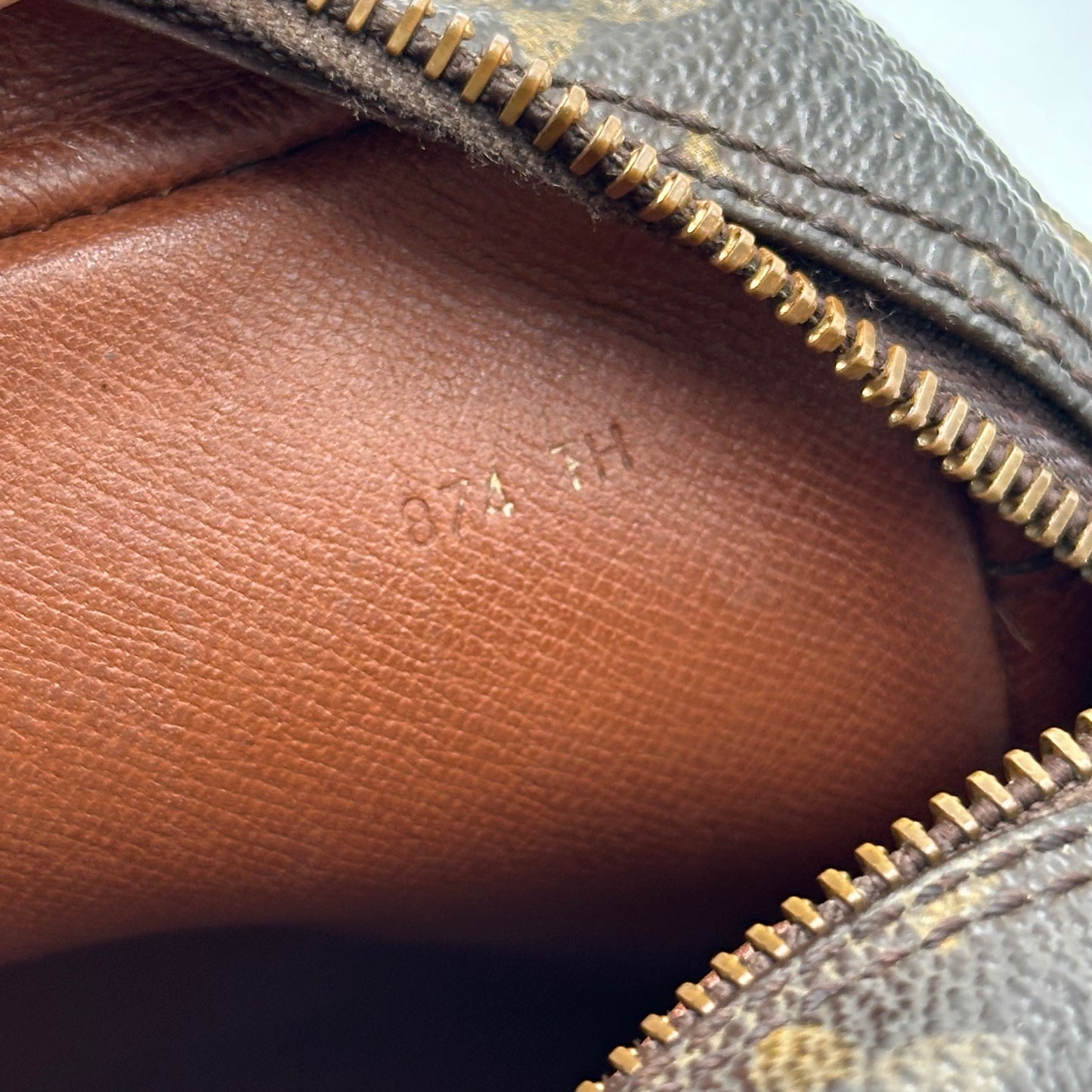 Authentic 1984 Louis Vuitton Monogram Trocadero 23 Crossbody