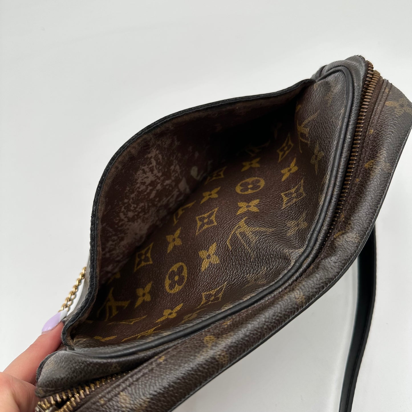Authentic 1984 Louis Vuitton Monogram Trocadero 23 Crossbody
