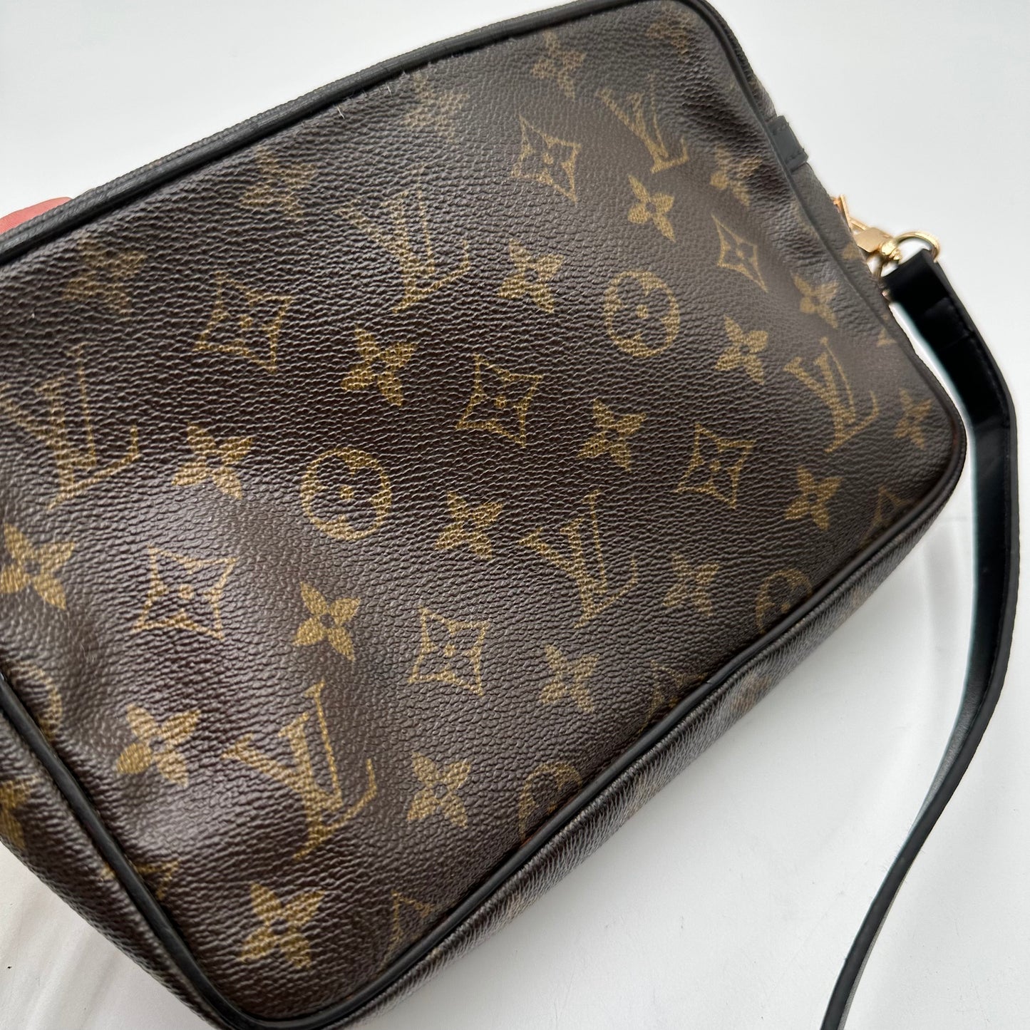 Authentic 1984 Louis Vuitton Monogram Trocadero 23 Crossbody