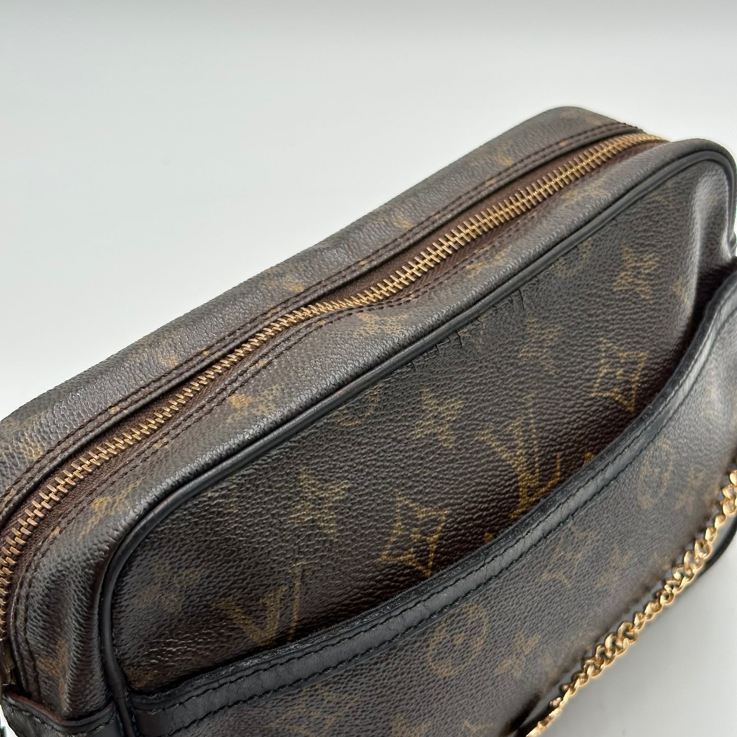 Authentic 1984 Louis Vuitton Monogram Trocadero 23 Crossbody