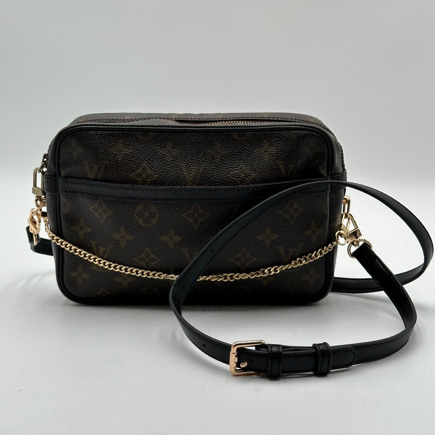 Authentic 1984 Louis Vuitton Monogram Trocadero 23 Crossbody