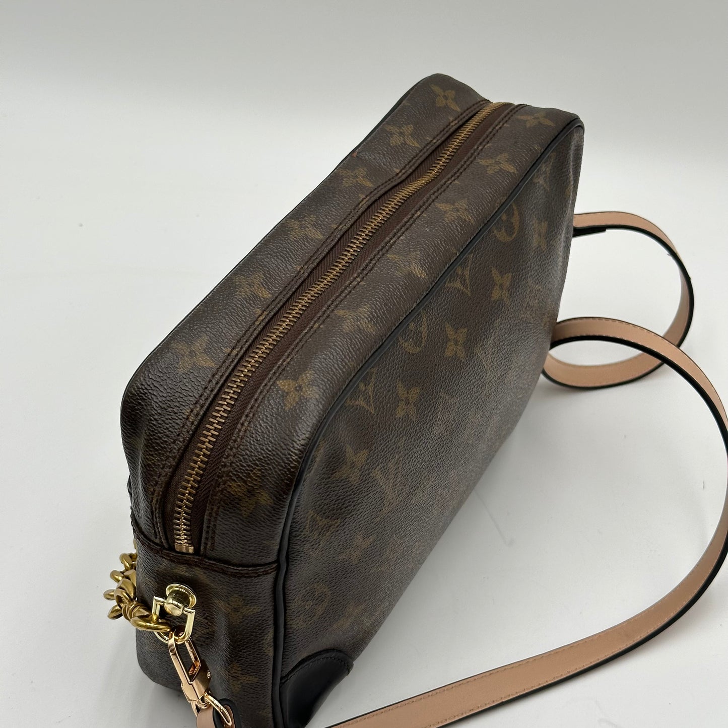 Authentic 2003 Louis Vuitton Monogram Trocadero 27 Crossbody