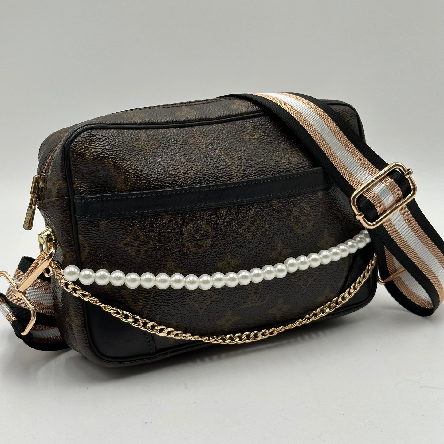 Authentic 1986 Louis Vuitton Monogram Trocadero 23 Crossbody