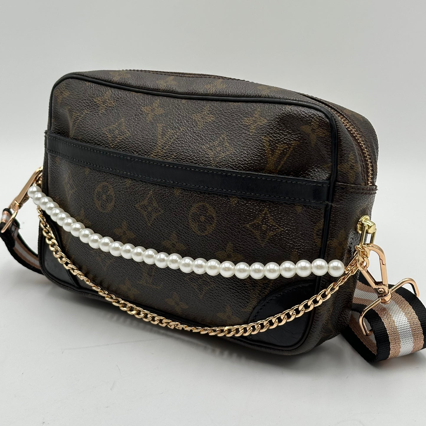 Authentic 1986 Louis Vuitton Monogram Trocadero 23 Crossbody