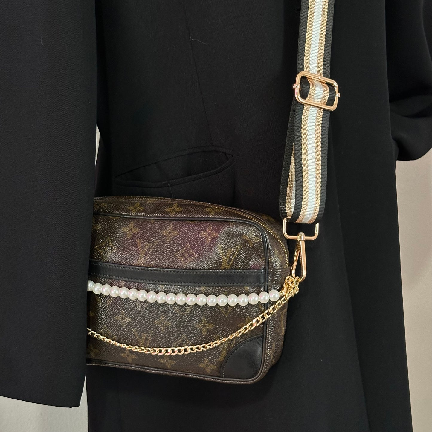 Authentic 1986 Louis Vuitton Monogram Trocadero 23 Crossbody