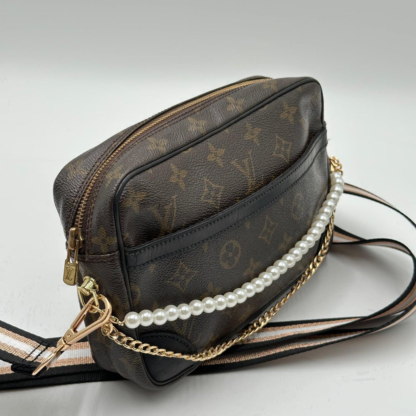 Authentic 1986 Louis Vuitton Monogram Trocadero 23 Crossbody