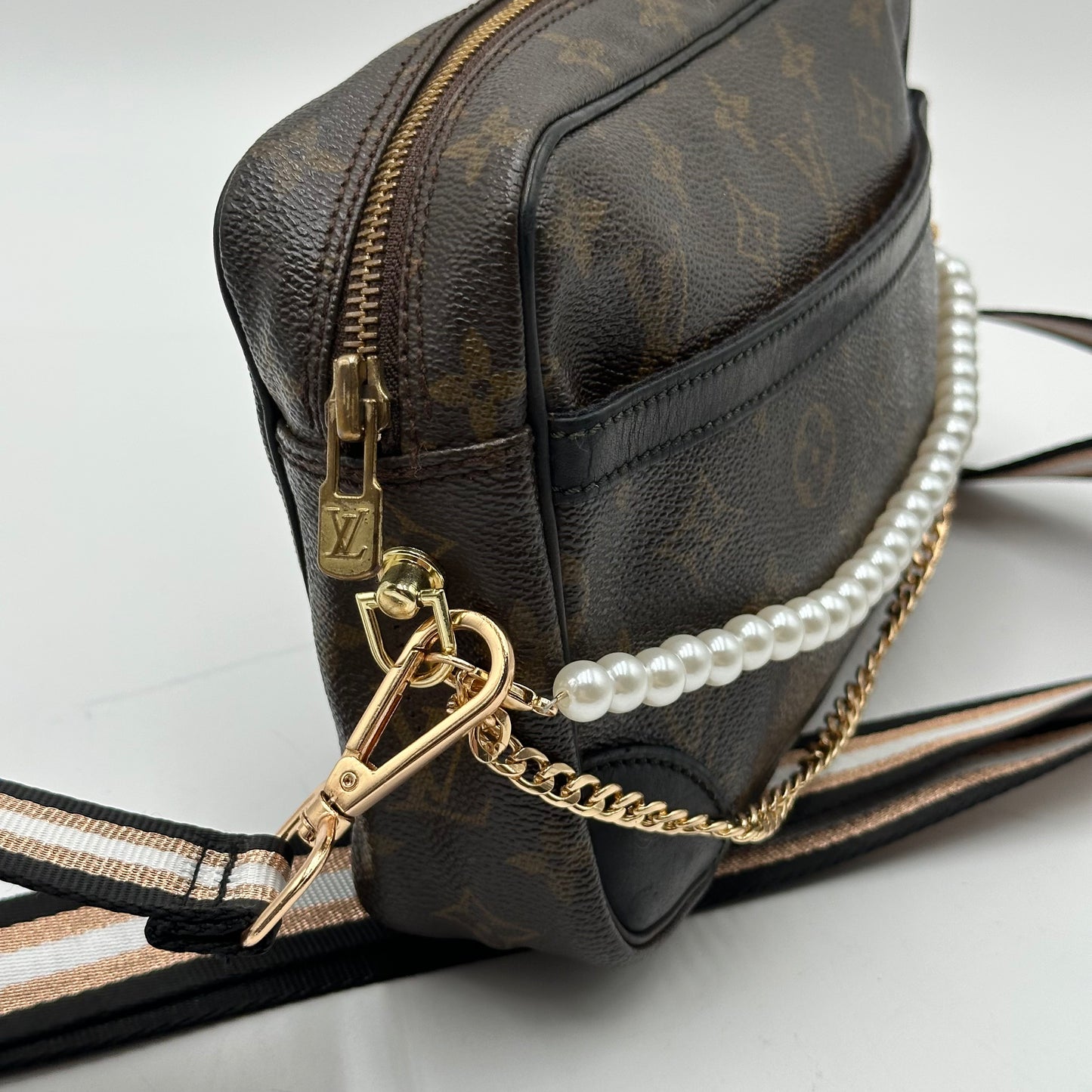 Authentic 1986 Louis Vuitton Monogram Trocadero 23 Crossbody