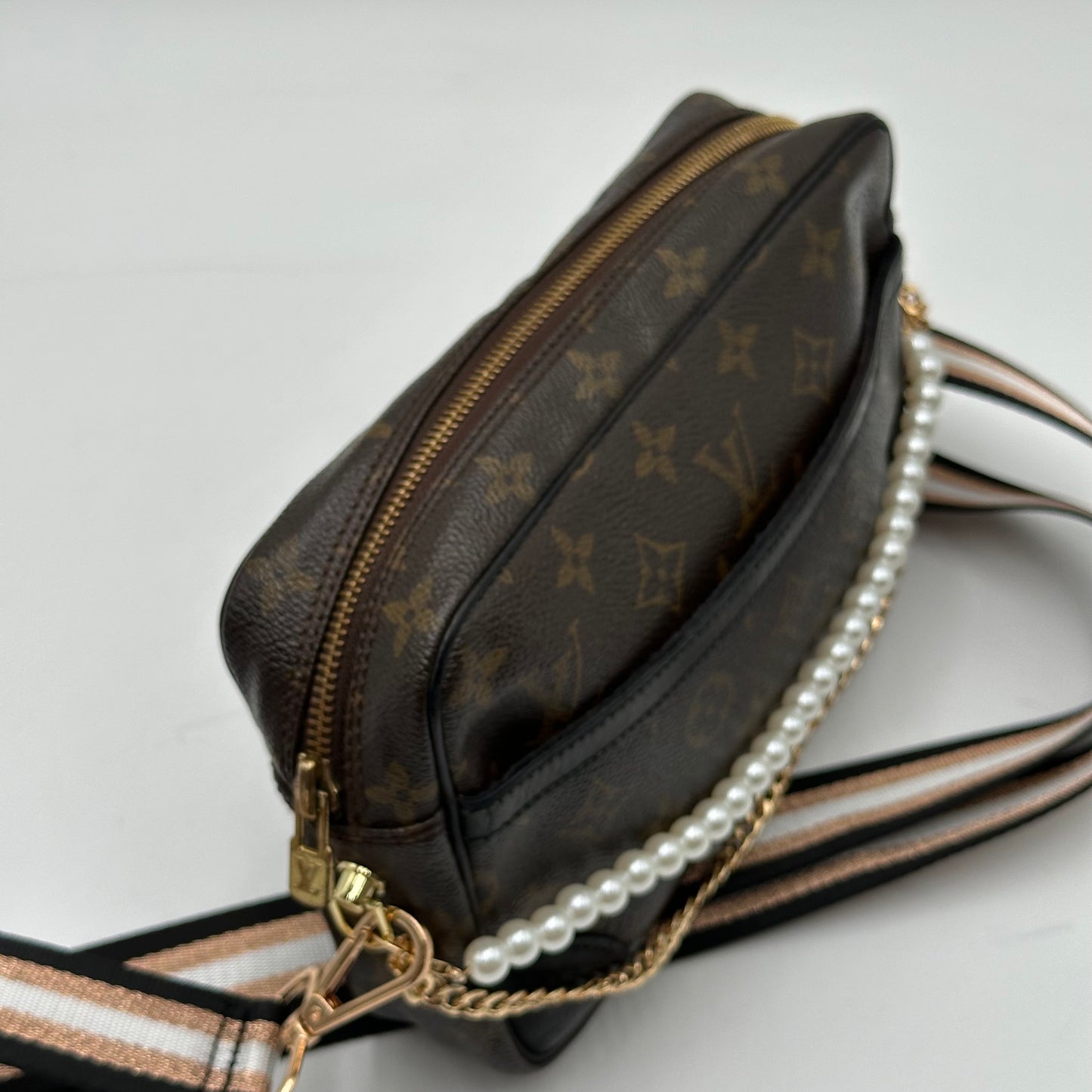 Authentic 1986 Louis Vuitton Monogram Trocadero 23 Crossbody