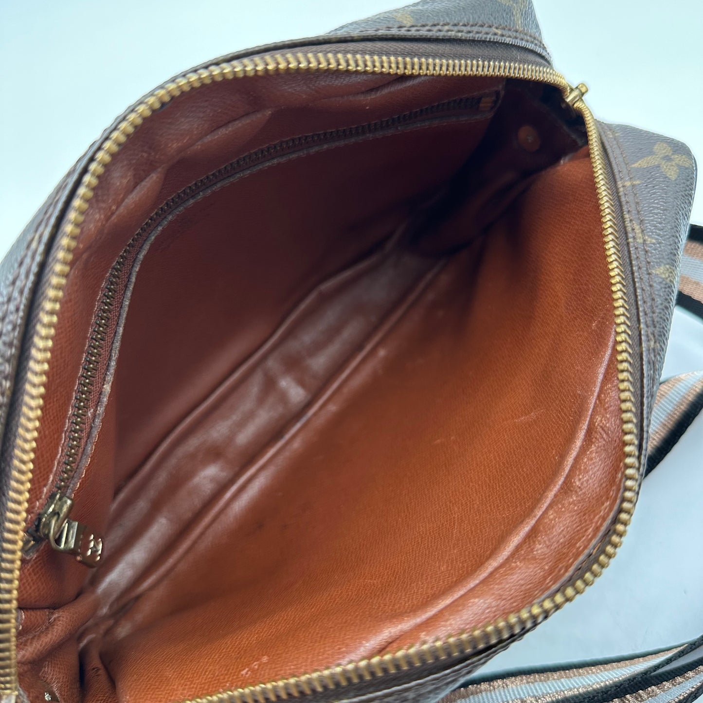 Authentic 1986 Louis Vuitton Monogram Trocadero 23 Crossbody