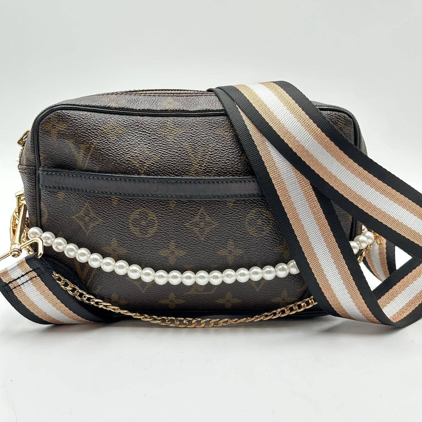 Authentic 1986 Louis Vuitton Monogram Trocadero 23 Crossbody