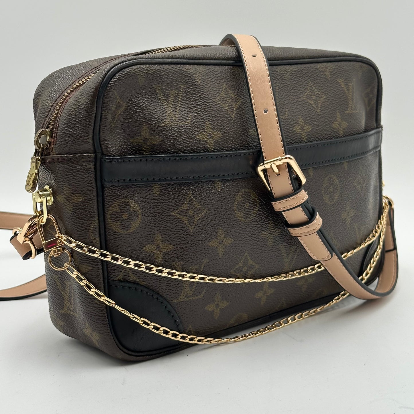 Authentic 1984 Louis Vuitton Monogram Trocadero 23 Crossbody
