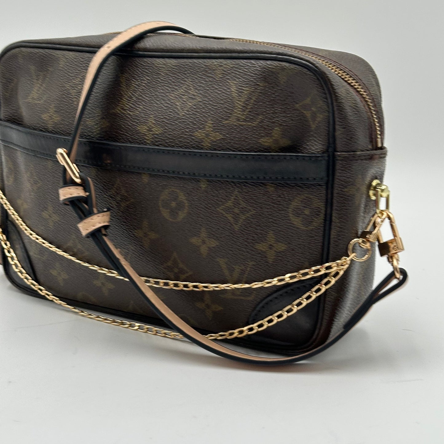 Authentic 1984 Louis Vuitton Monogram Trocadero 23 Crossbody