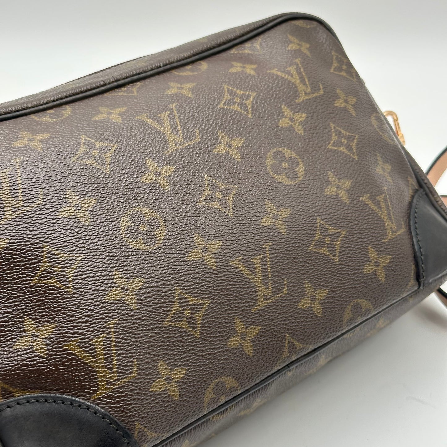 Authentic 1984 Louis Vuitton Monogram Trocadero 23 Crossbody