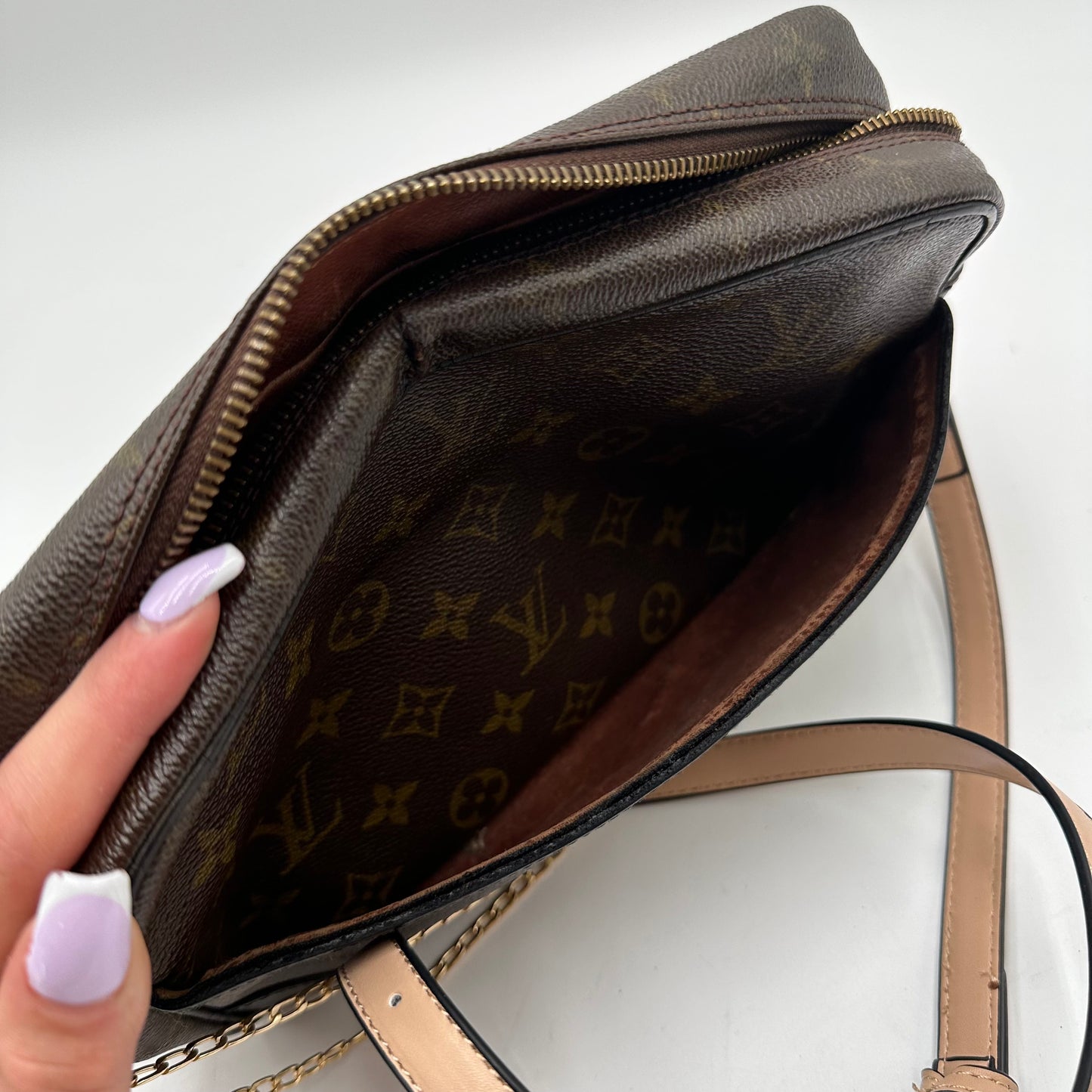 Authentic 1984 Louis Vuitton Monogram Trocadero 23 Crossbody