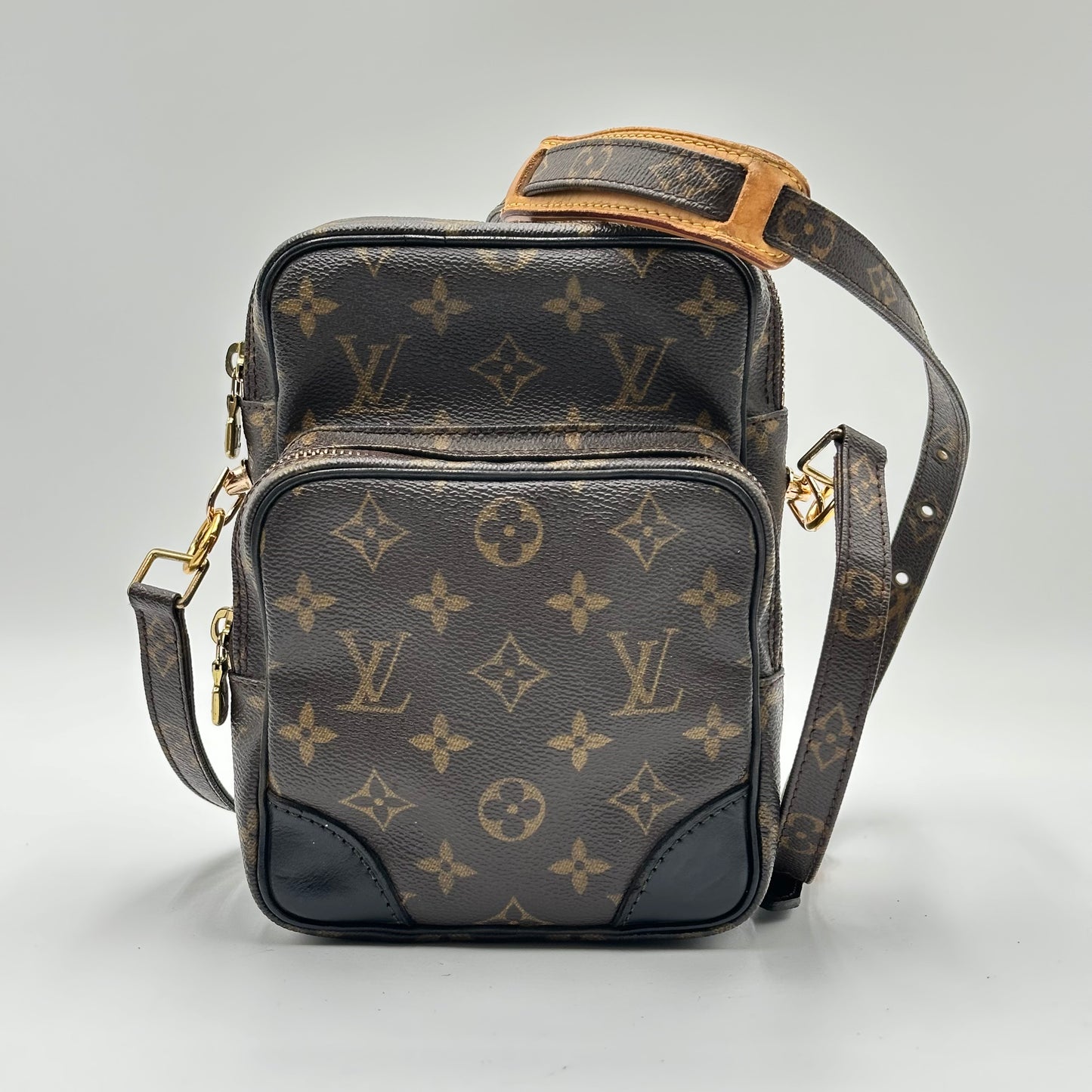 Authentic Louis Vuitton 2004 Monogram Amazone MM Crossbody