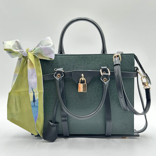 Authentic Louis Vuitton Green Epi Toiletry 26 Crossbody