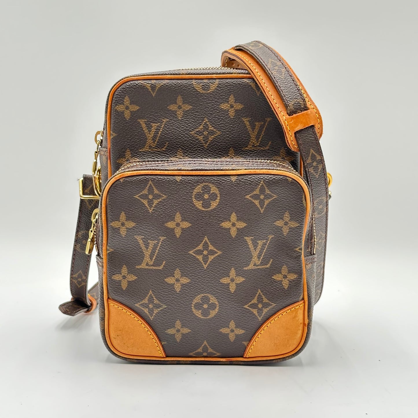 Authentic Louis Vuitton 1999 Monogram Amazone MM Crossbody