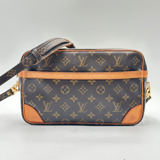Authentic 1989 Louis Vuitton Monogram Trocadero 28 Crossbody