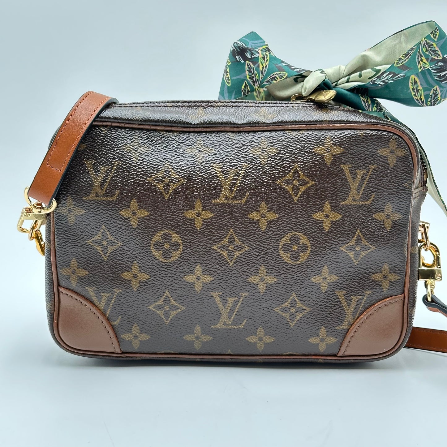 Authentic Louis Vuitton 1991 Monogram Trocadero 23 Crossbody