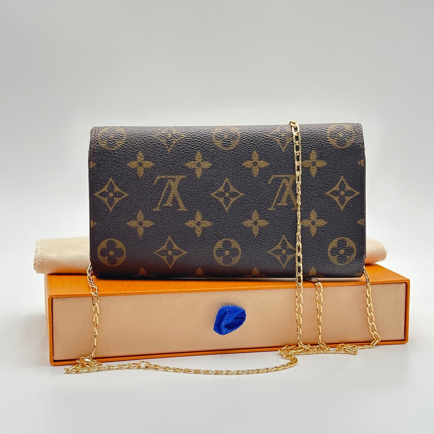 Authentic Louis Vuitton 1999 Monogram International Trifold Wallet Crossbody