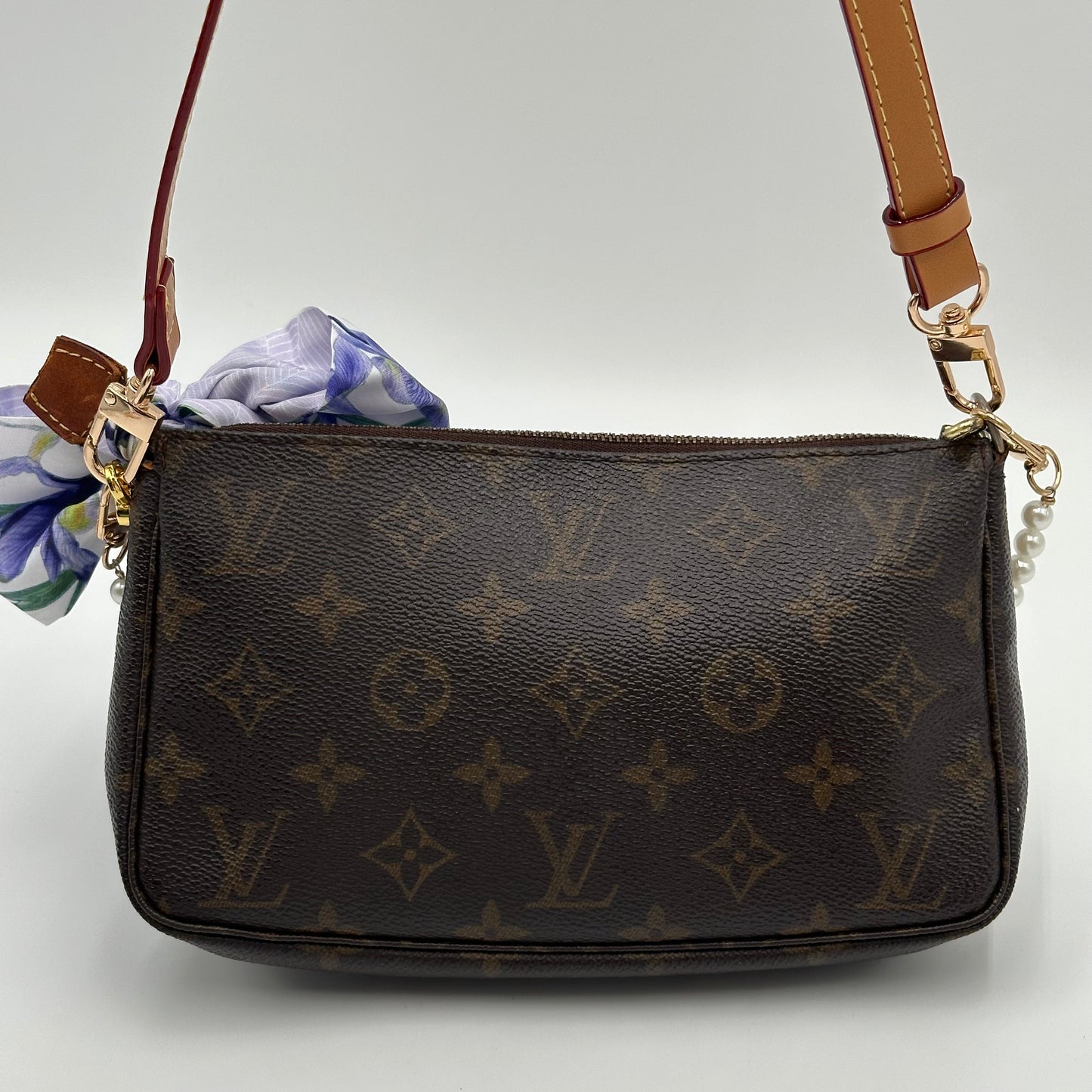 Authentic Louis Vuitton 2000 Monogram Pochette Accessoires Crossbody