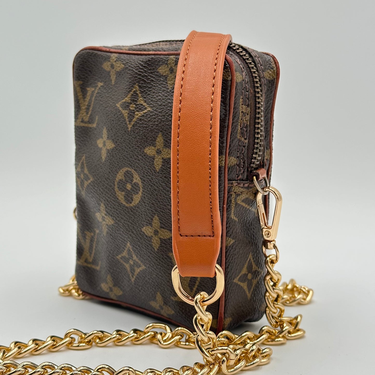 Authentic Louis Vuitton 𝑴𝒐𝒏𝒐𝒈𝒓𝒂𝒎 𝑫𝒂𝒏𝒖𝒃𝒆 𝑴𝒊𝒏𝒊 𝑪𝒓𝒐𝒔𝒔𝒃𝒐𝒅𝒚