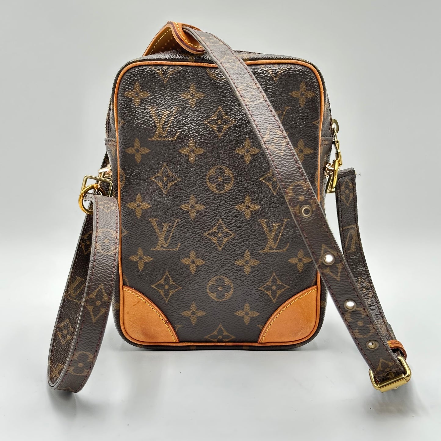 Authentic Louis Vuitton 1999 Monogram Amazone MM Crossbody