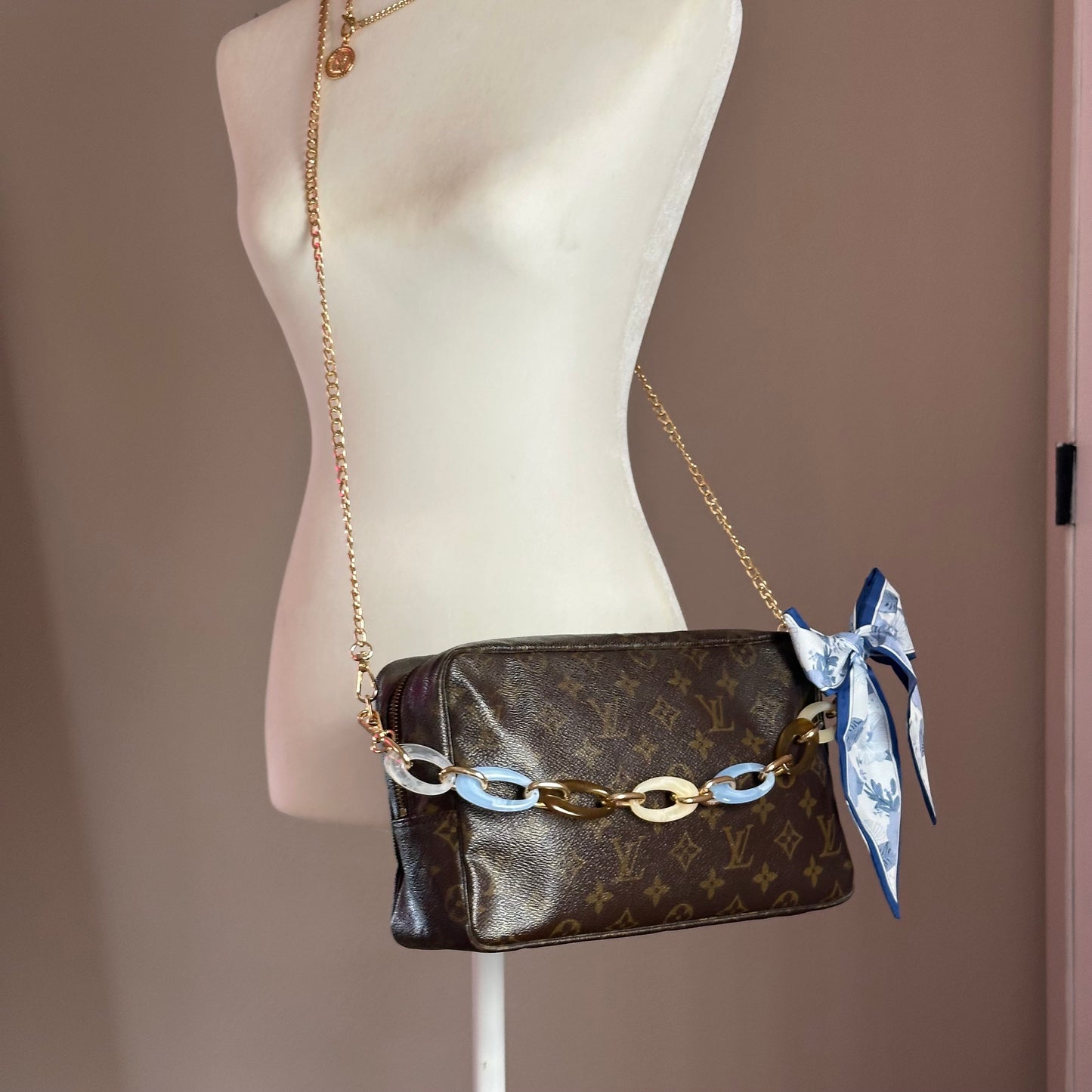 Authentic Louis Vuitton 1996 Monogram Trousse Crossbody