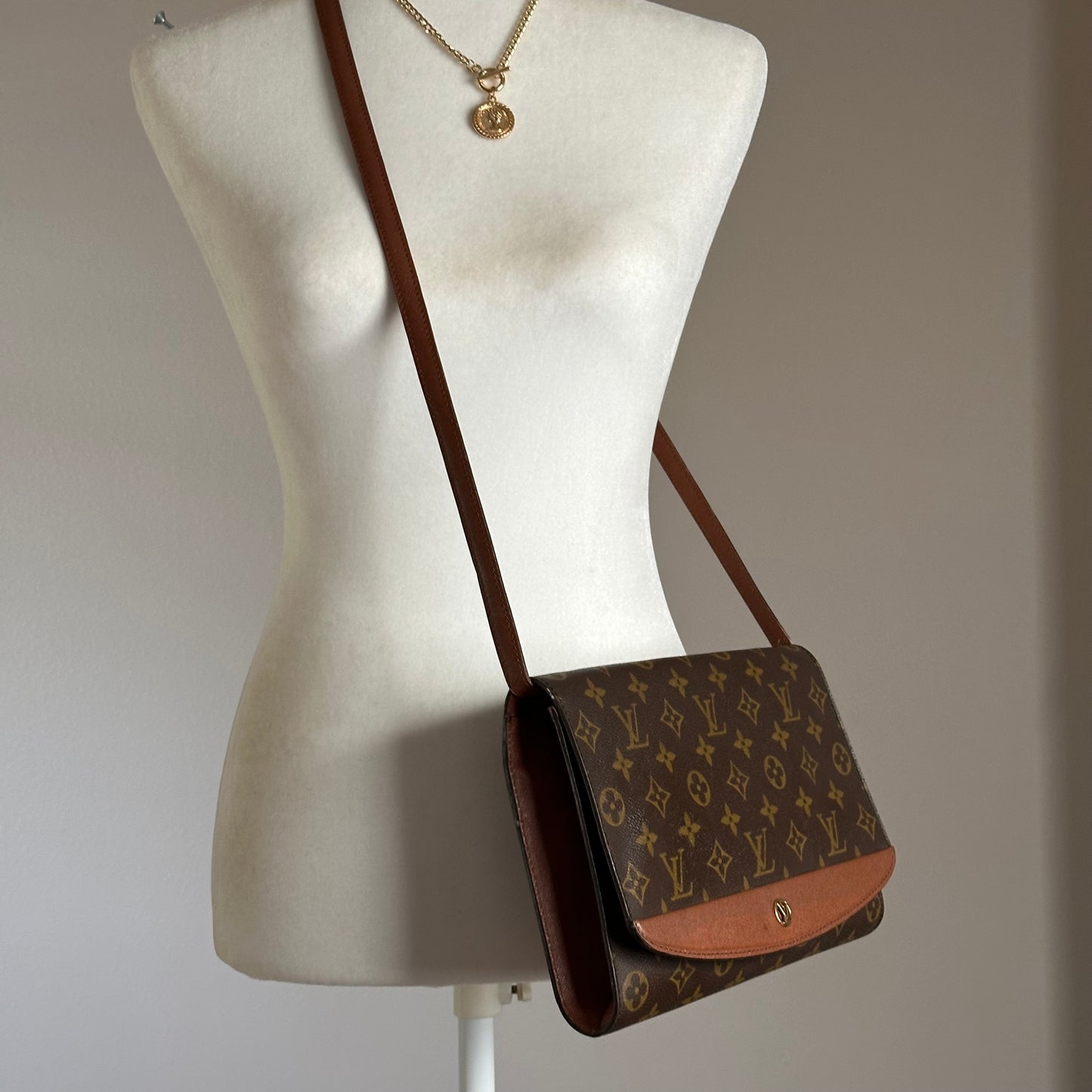 Authentic Louis Vuitton 1991 Monogram Bordeaux Clutch Crossbody