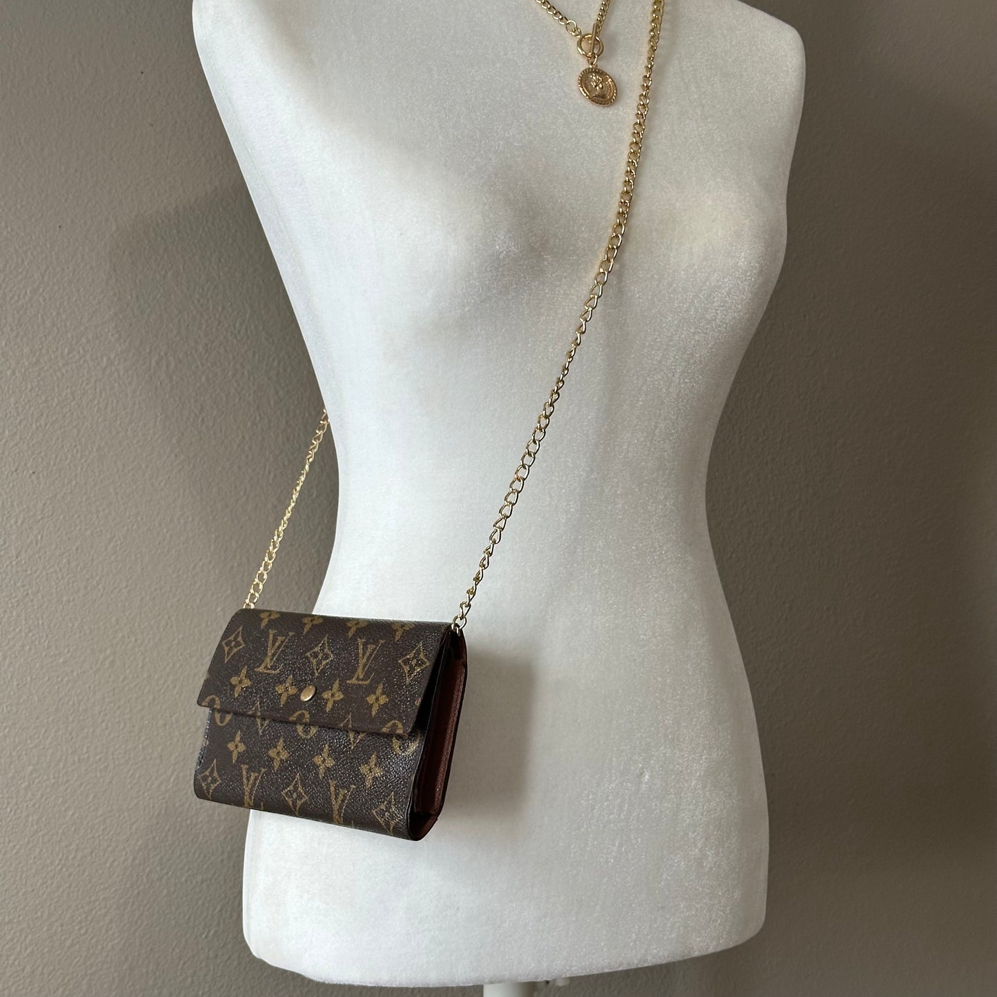 Authentic Louis Vuitton 1999 Monogram International Trifold Wallet Crossbody